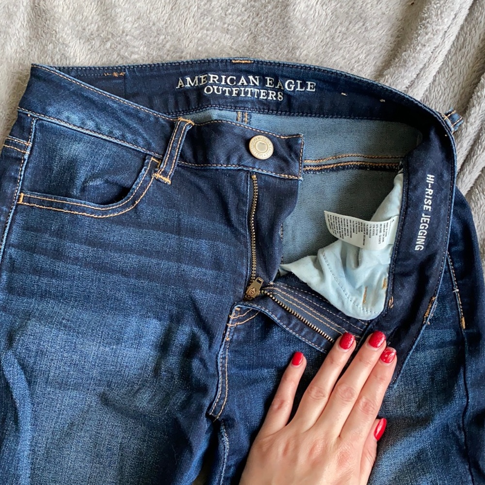 American eagle skinny jeans. Size 4 high rise jegging. Dark wash.